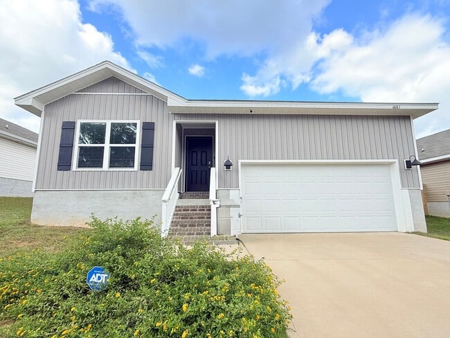 Primary Photo - Modern 3-Bedroom Home in Bridlewood