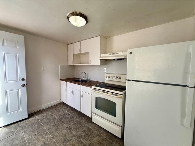 Building Photo - 3908 S Nashville Ave