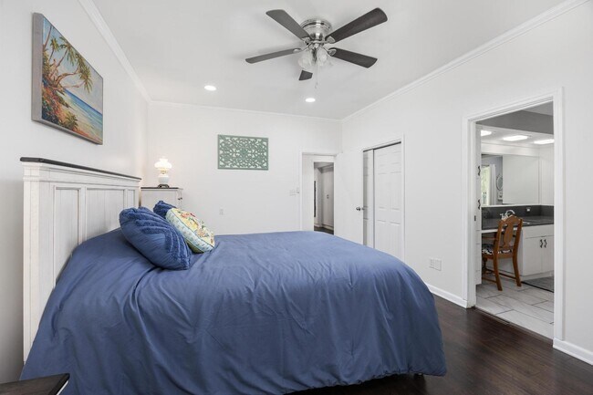 Building Photo - 615 Springhill Dr NE