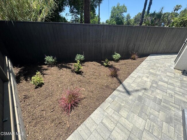 Building Photo - 17018 Midwood Dr