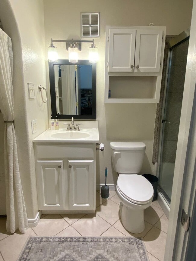 Building Photo - FURNISHED STUDIO CONDO WITH A MILLION DOLLAR LAKE VIEW