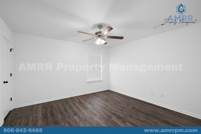 Building Photo - New 3 Bedroom Townhome In Duenweg!