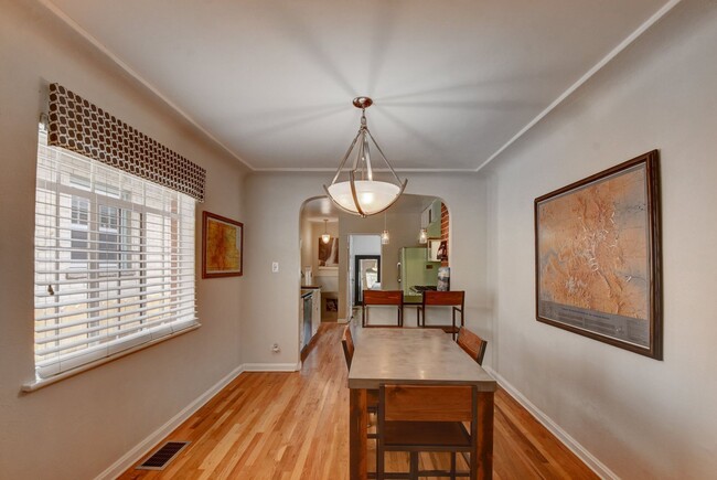Building Photo - Gorgeous duplex near Cherry Creek!