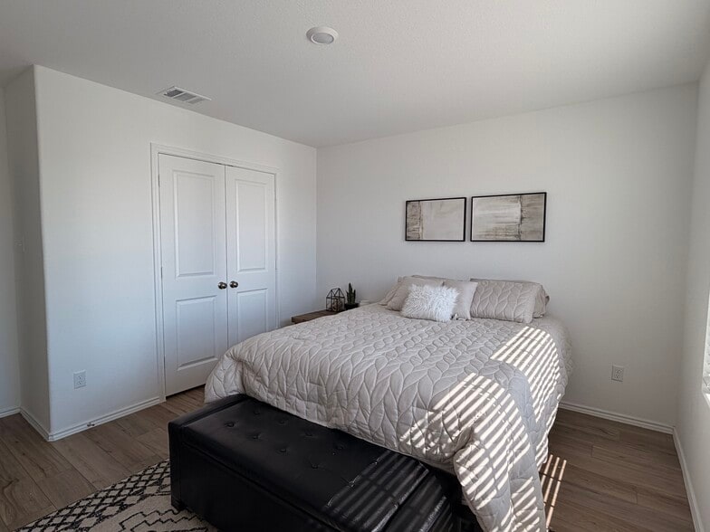 Building Photo - 2109 Four Waters Loop