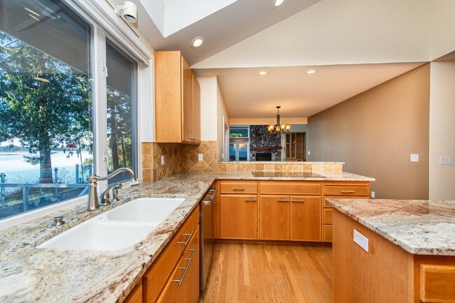 Building Photo - Beautiful Custom Home Overlooking Sequim Bay