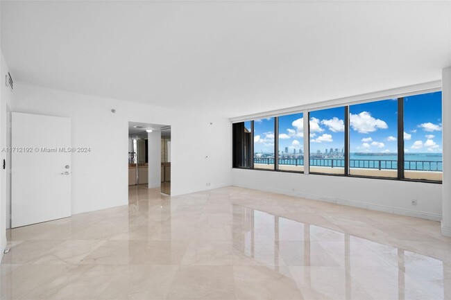 Building Photo - 520 Brickell Key Dr