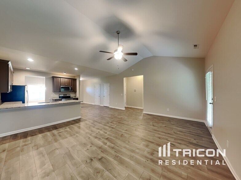 Building Photo - 829 Ellyson Dr