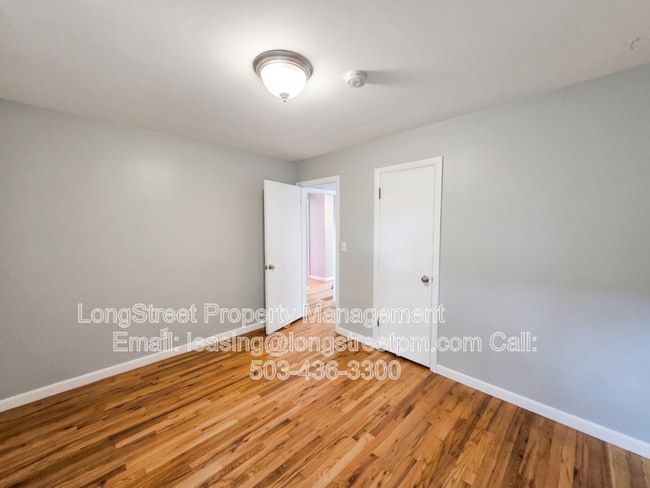 Building Photo - 2205 N Willamette Blvd