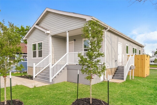 Building Photo - 3127 Bay St