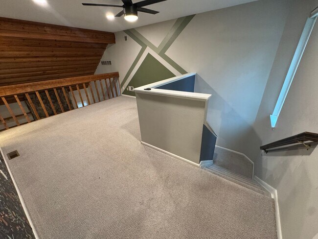 Building Photo - Aurora Townhome Right on the Golf Course