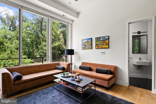 Building Photo - 3820 Argyle Terrace NW