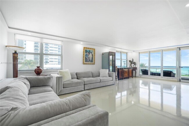Building Photo - 1912 S Ocean Dr