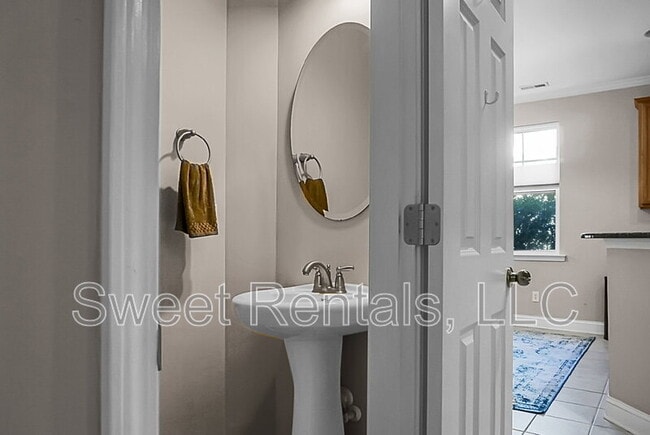 Building Photo - 1519 Thoroughbred Blvd