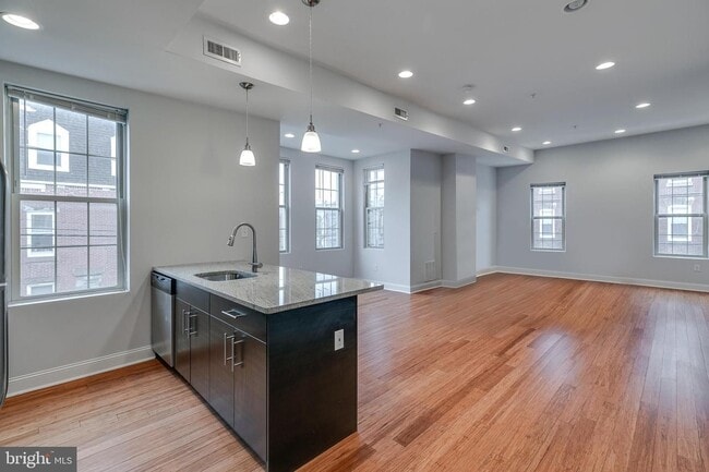 Building Photo - 2401 Carpenter St