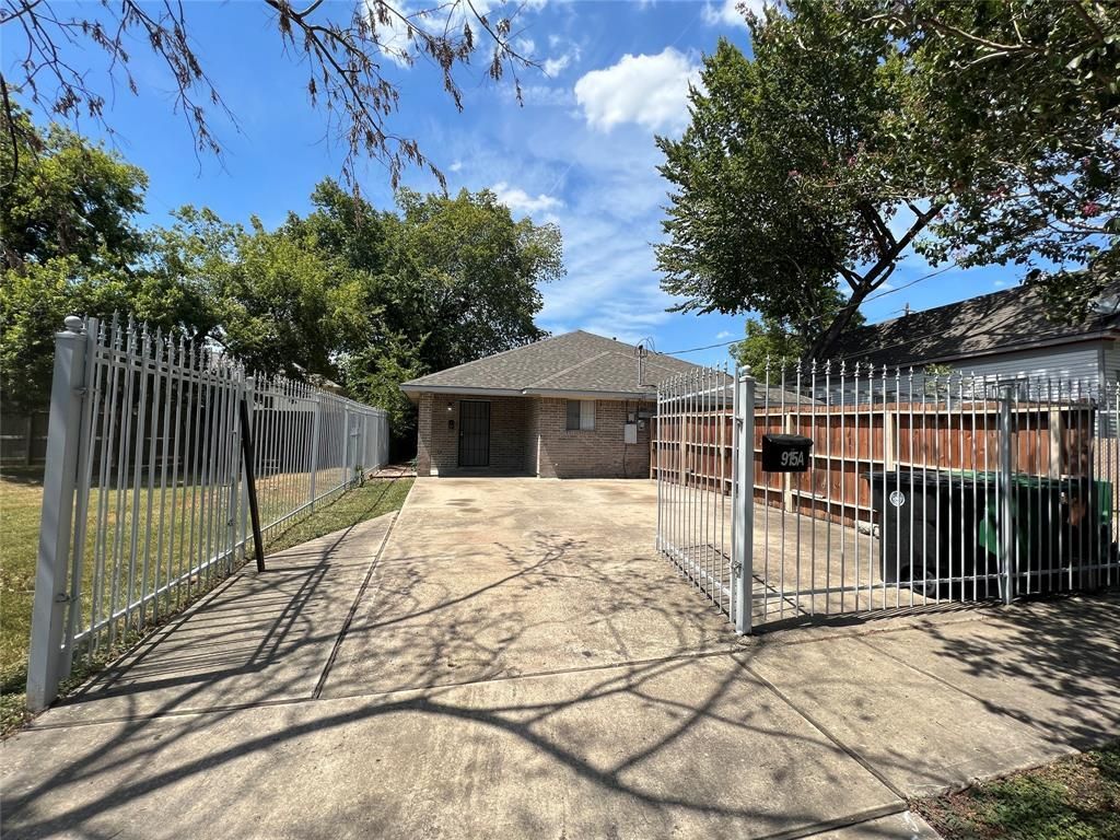 Building Photo - 915 Pinckney St