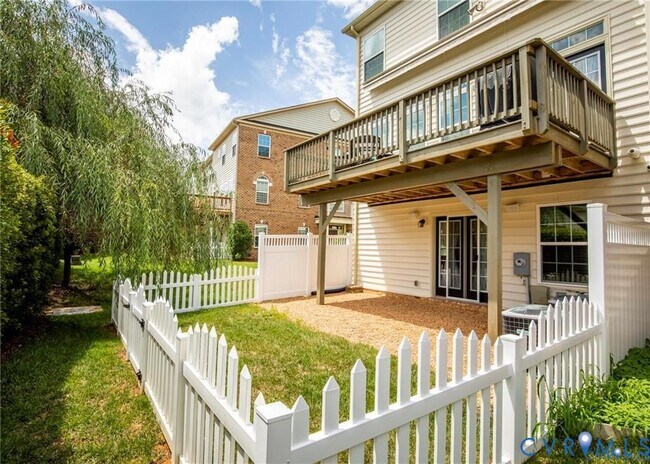 Building Photo - 411 Siena Ln