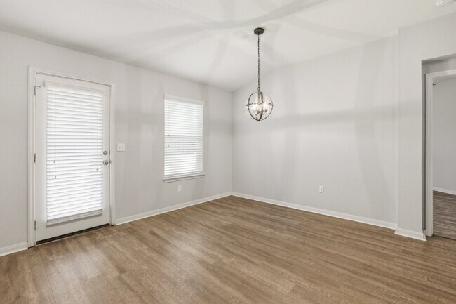 Building Photo - 4 Bed, No Carpet Home in Kyle, Available for Immediate Move-In