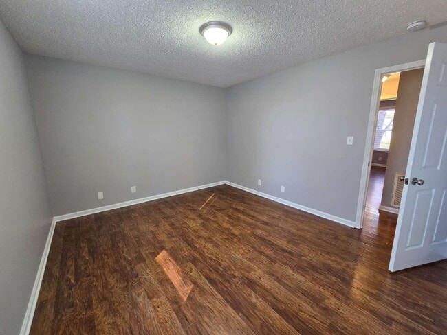 Building Photo - 710 Pembrook Pl