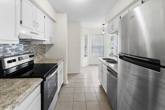 Building Photo - Duplex in Hunter's Creek