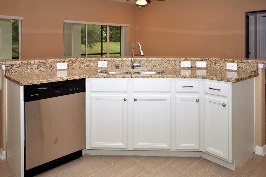 Building Photo - 10747 Masters Dr