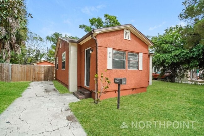 Building Photo - 2040 Union St S