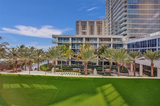 Building Photo - 6801 Collins Ave