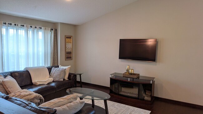 Building Photo - Amazing 5 bedroom home in Blaine!