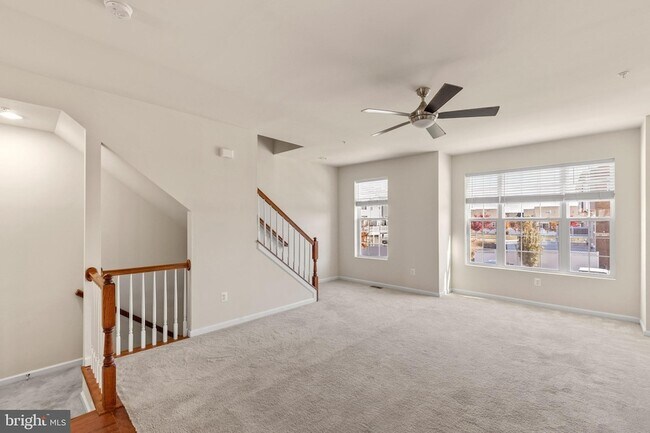 Building Photo - 5345 Tweeddale Pl