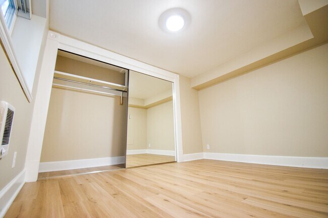 Building Photo - 22-128