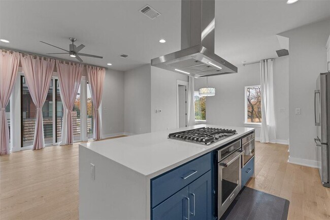 Building Photo - 5002 Pecan Springs Rd