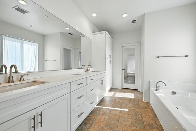 Building Photo - 970 Sea Glass Wy