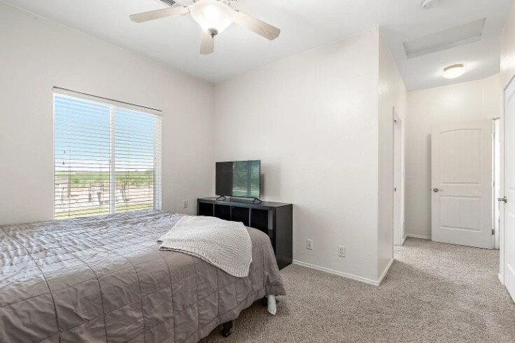 Building Photo - 18227 Southlake Cir