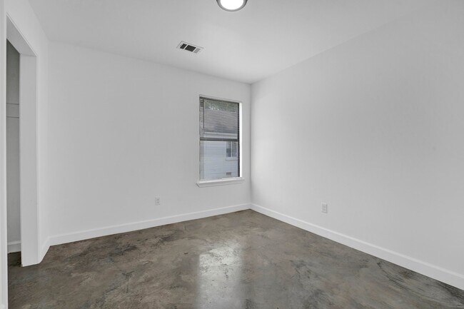 Building Photo - 1408 Kyle St