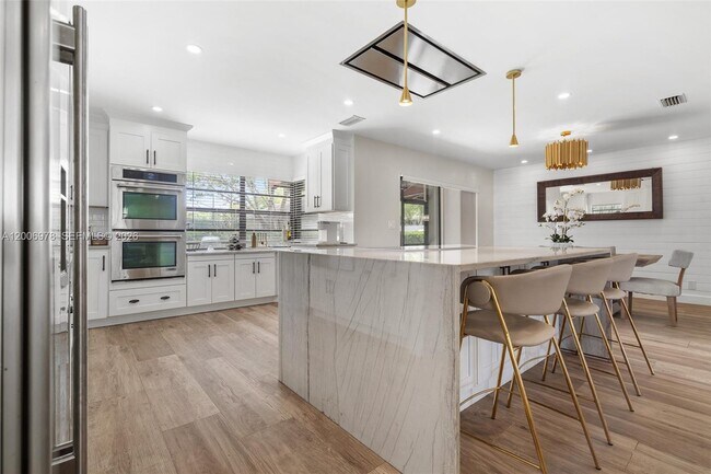 Building Photo - 9161 Vineyard Lake Dr