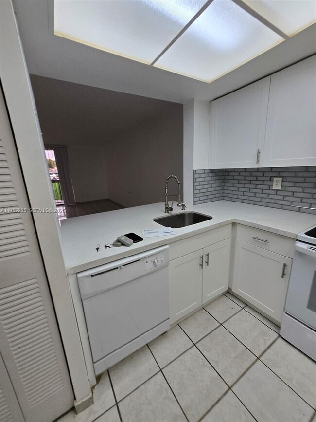 Building Photo - 12219 SW 14th Ln