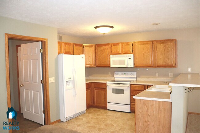 Building Photo - 8114 Oshel Ave