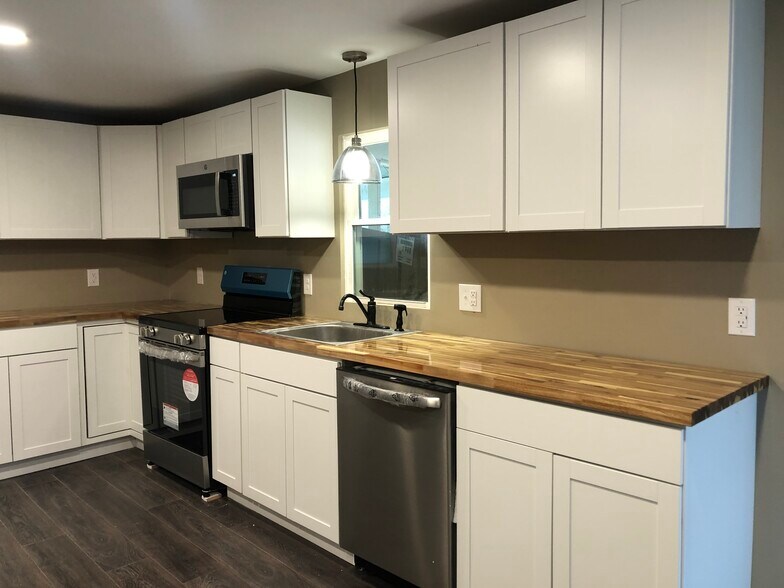 Building Photo - 355 S Hokendauqua Dr