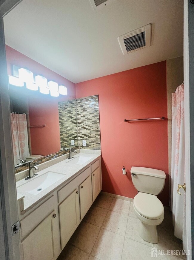 Building Photo - 704 Heron Ct