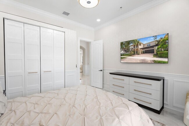 Building Photo - 112 Tulip Tree Ct