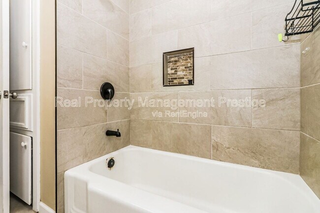 Building Photo - 6910 Cole Creek Dr