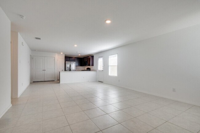 Building Photo - 7516 Larson Ln