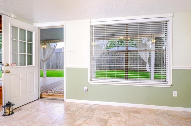 Building Photo - 2520 Hadley Cir