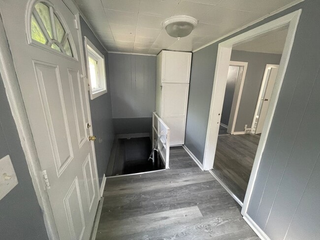 Building Photo - SECTION 8 and EDEN Accepted!! Spacious New...