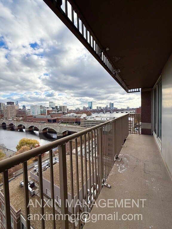 Building Photo - 10 Museum Way