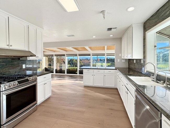 Building Photo - 2800 Roop Rd