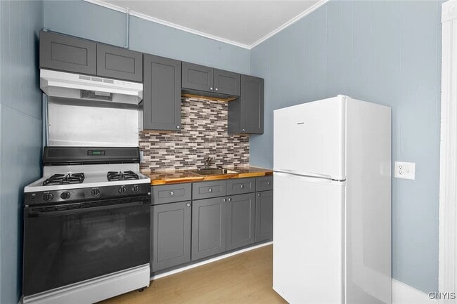 Building Photo - 750 Bleecker St