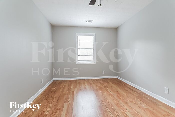 Building Photo - 2047 Lake Ridge Terrace