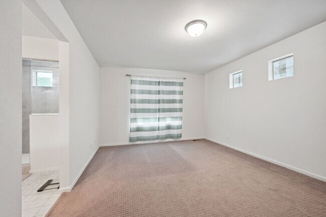 Building Photo - 3 Bedroom Single Family in Denver