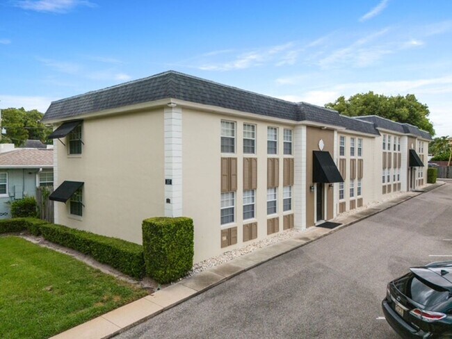 Building Photo - Orlando - 2 Bedroom, 1 Bathroom - $2195.00
