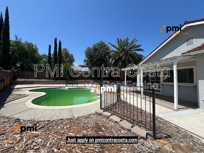 Building Photo - 2690 Waltrip Ln